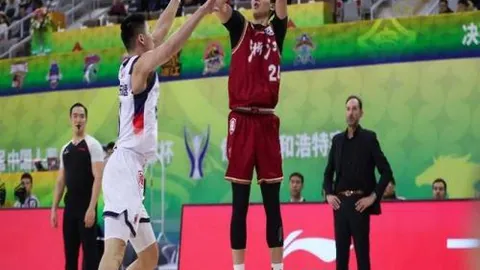 “2025年青岛啤酒亚洲羽毛球混合团体赛，中国代表队斩获银奖，新秀选手尽显巨大潜力”