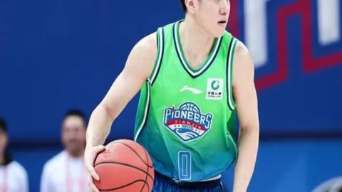 国足首发阵容揭晓：塞尔吉尼奥、汪海健镇守中场，拜合拉木首秀登场